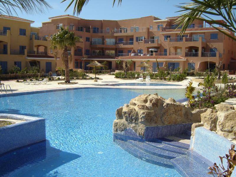 Stylish 1 Bedroom Apartment In Limnaria Gardens Pafos Dış mekan fotoğraf