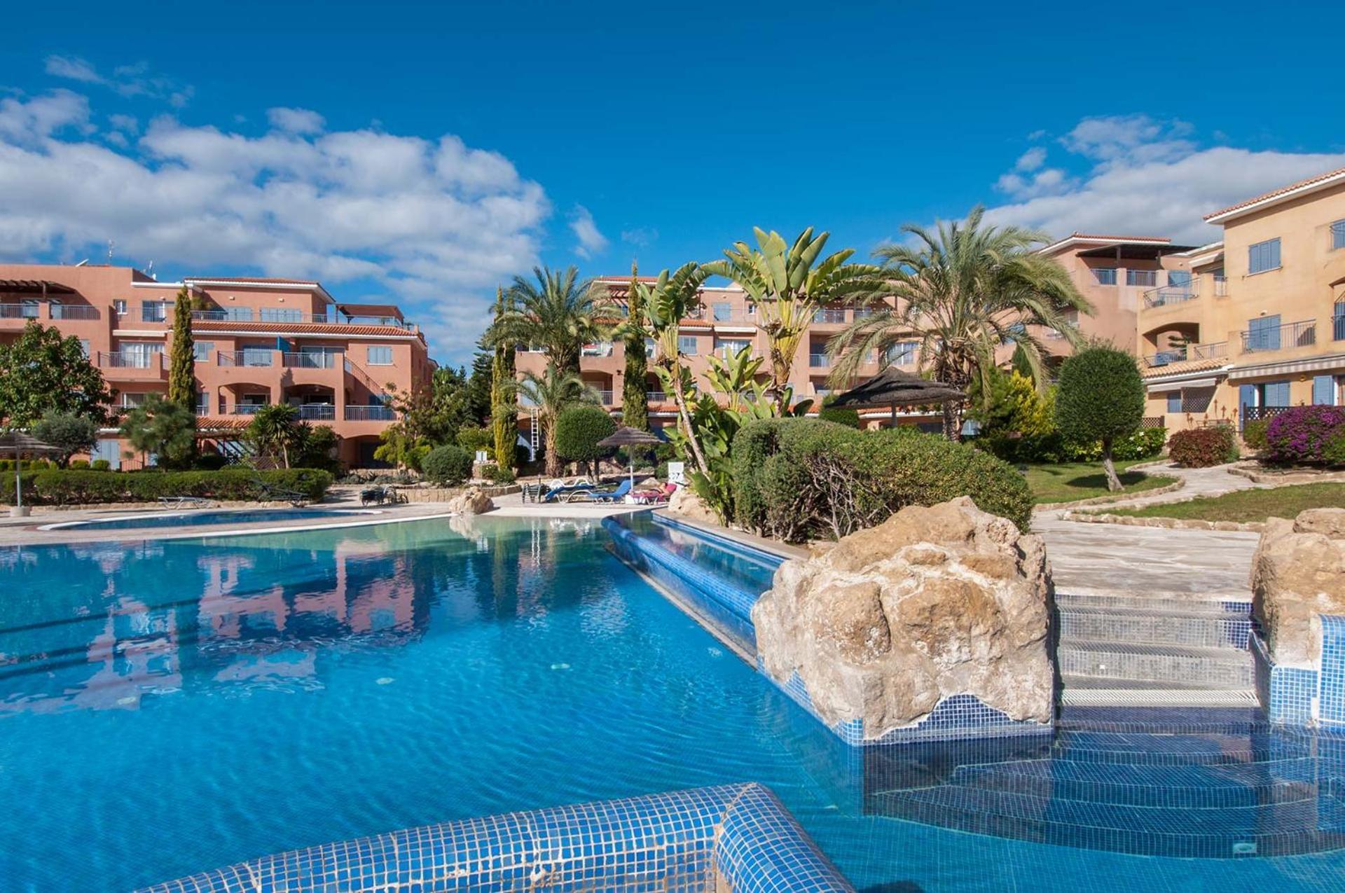 Stylish 1 Bedroom Apartment In Limnaria Gardens Pafos Oda fotoğraf