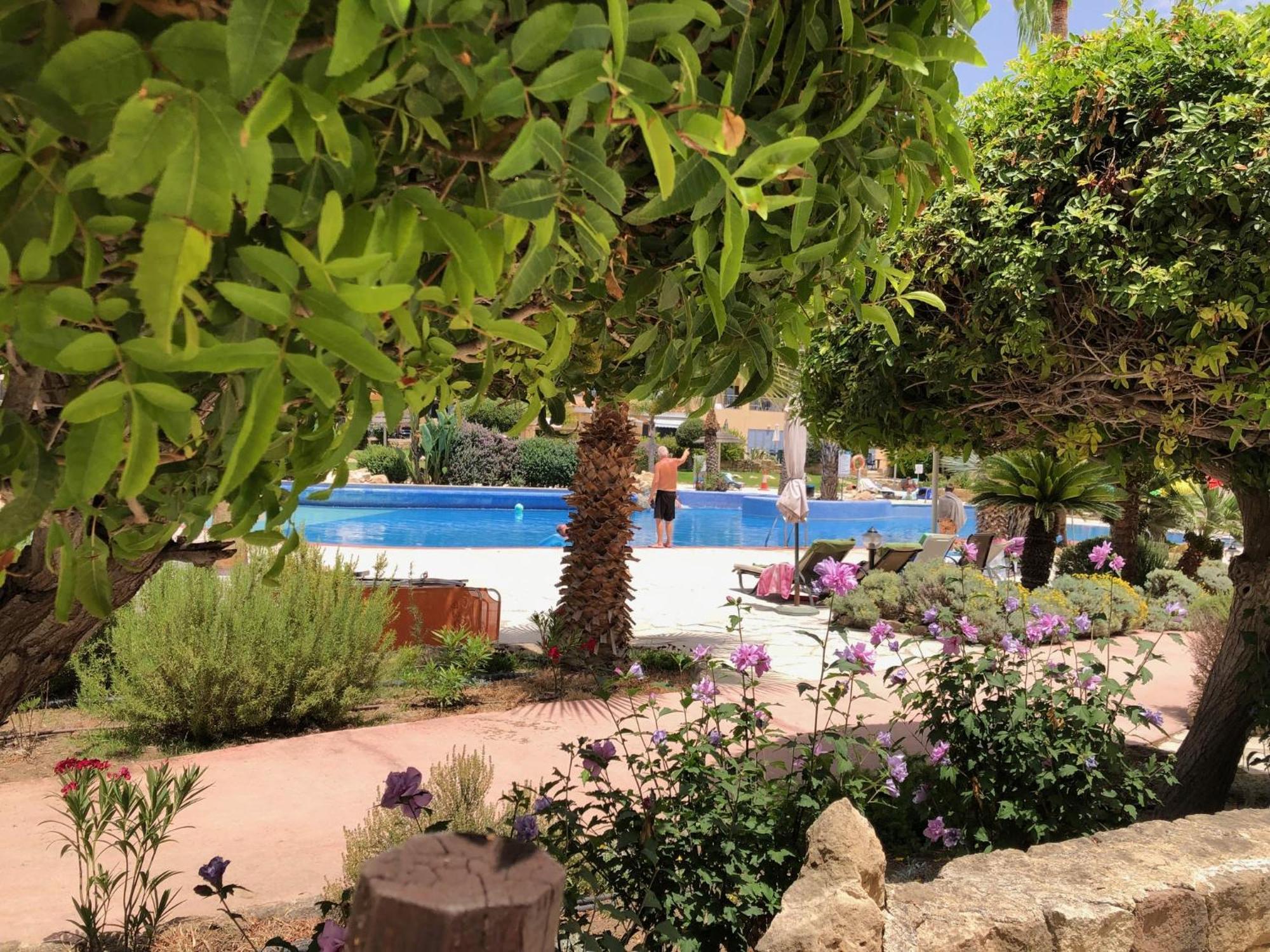 Stylish 1 Bedroom Apartment In Limnaria Gardens Pafos Dış mekan fotoğraf